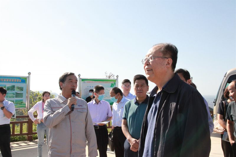 
				   
					河南省人大常委會(huì)黨組副書(shū)記、副主任馬懿一行到洛陽(yáng)黃河同力調(diào)研
				 